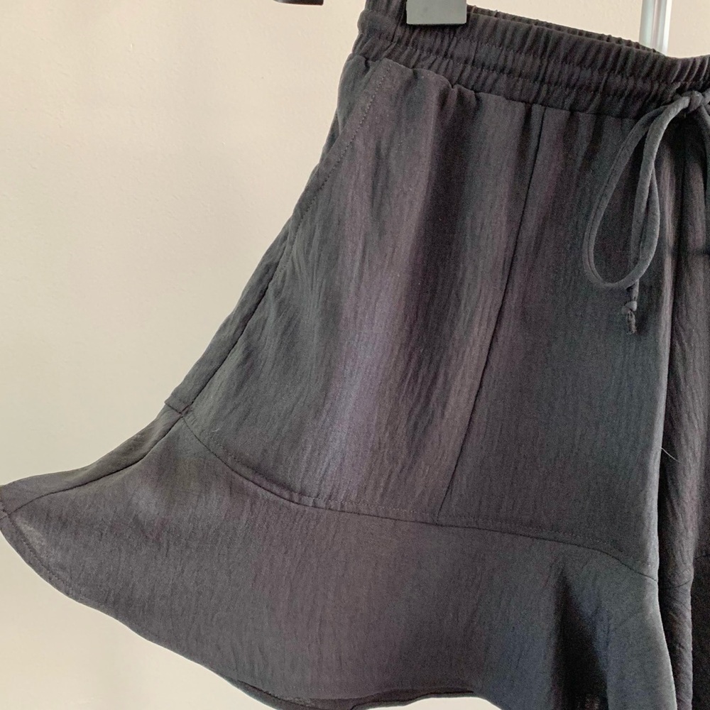 Women’s Ruffle Hem Shorts - Picture 2 of 6